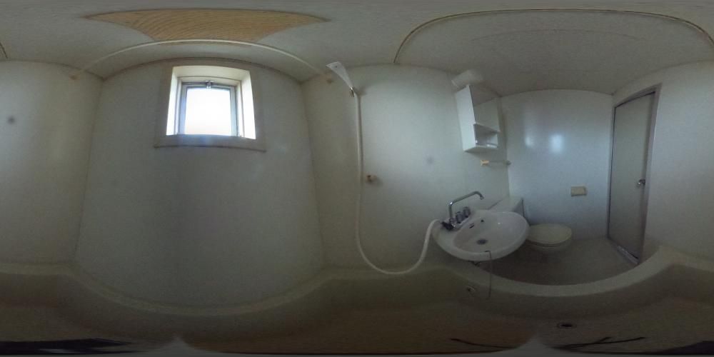 �o�X���[��